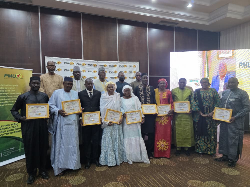 PMU Mali célèbre douze agents admis à la retraite lors d’une cérémonie solennelle à l’hôtel de l’amitié de Bamako